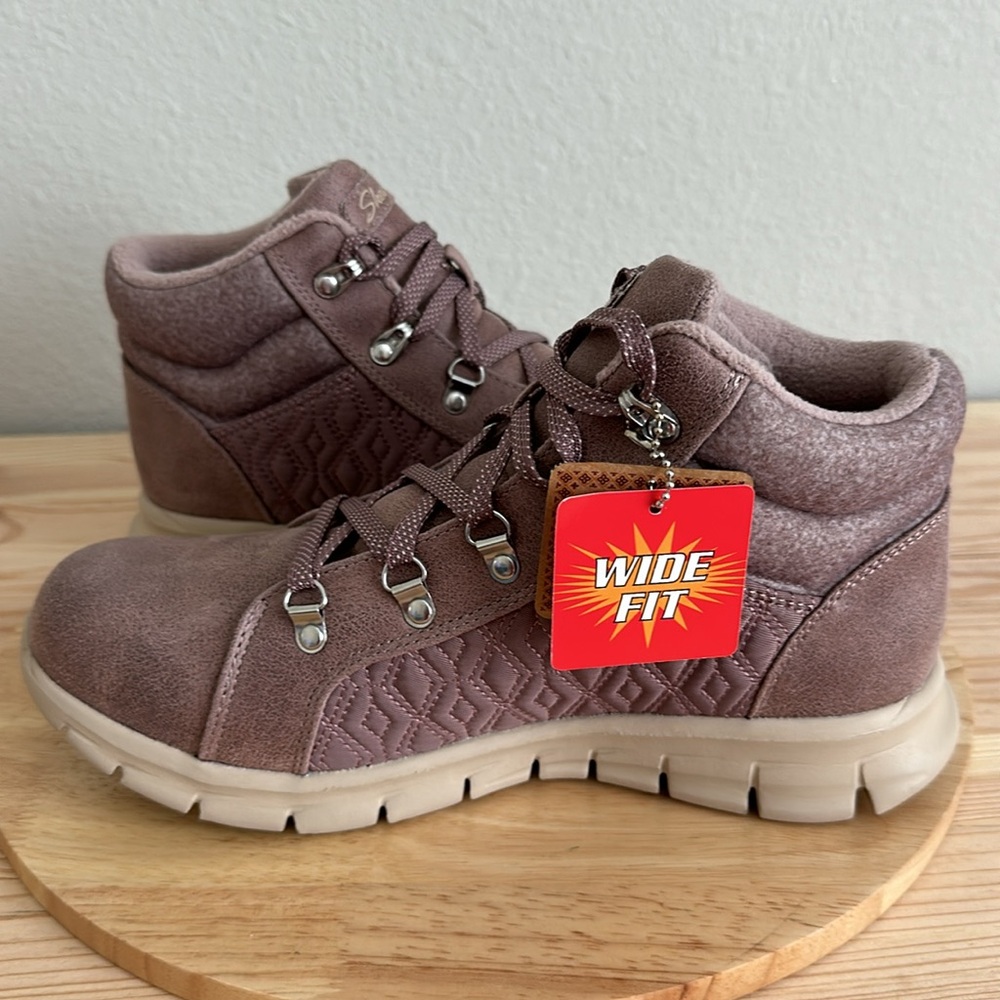 Skechers Women's  Winter Boots - Picture 4 of 8